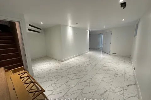 782 Liverpool Road, ON L1W 1S1