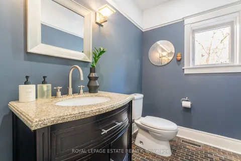 6 Bracken Avenue, ON M4E 1N2