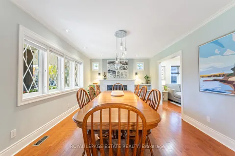 6 Bracken Avenue, ON M4E 1N2