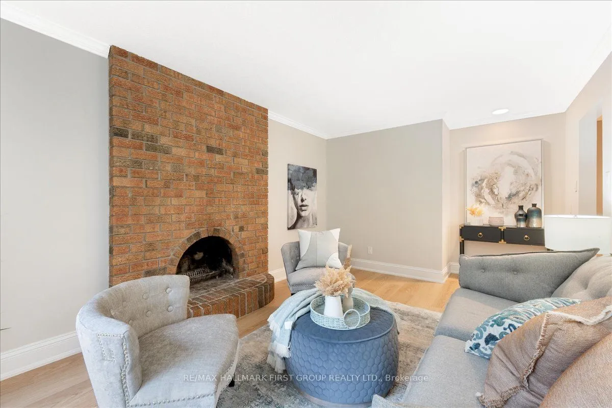 1239 Fieldstone Circle, ON L1X 1B9