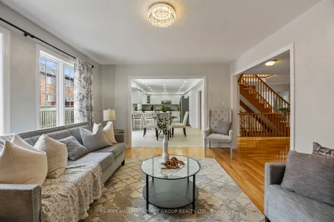 19 Ballgrove Crescent, ON L1T 4Z3