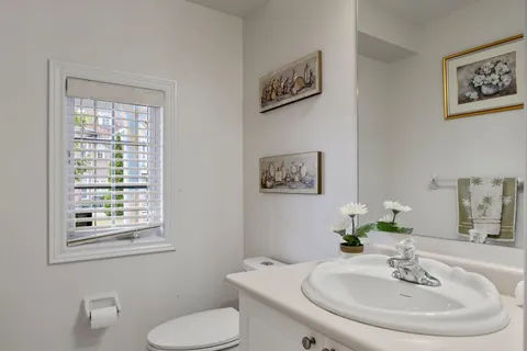 19 Ballgrove Crescent, ON L1T 4Z3