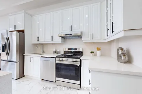 17 Malta Street, ON M1N 2L2