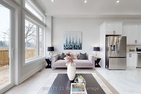 17 Malta Street, ON M1N 2L2