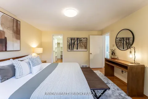 32 Bledlow Manor Drive, ON M1E 1B2