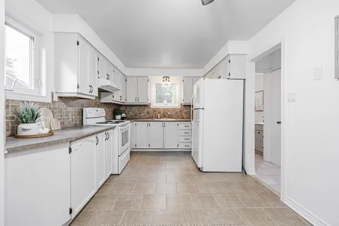 1858 Shadybrook Drive, ON L1V 3A8