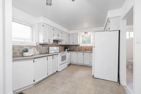 1858 Shadybrook Drive, ON L1V 3A8