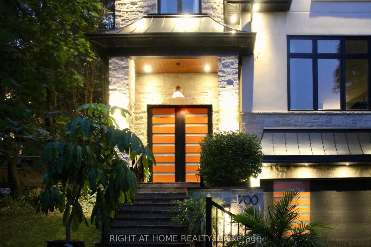 700 Hillcrest Road, ON L1W 2P1