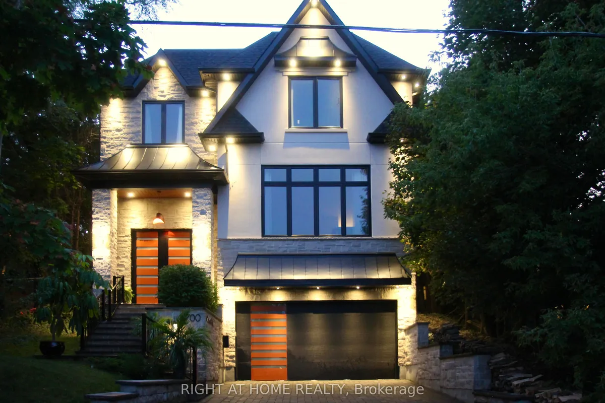 700 Hillcrest Road, ON L1W 2P1