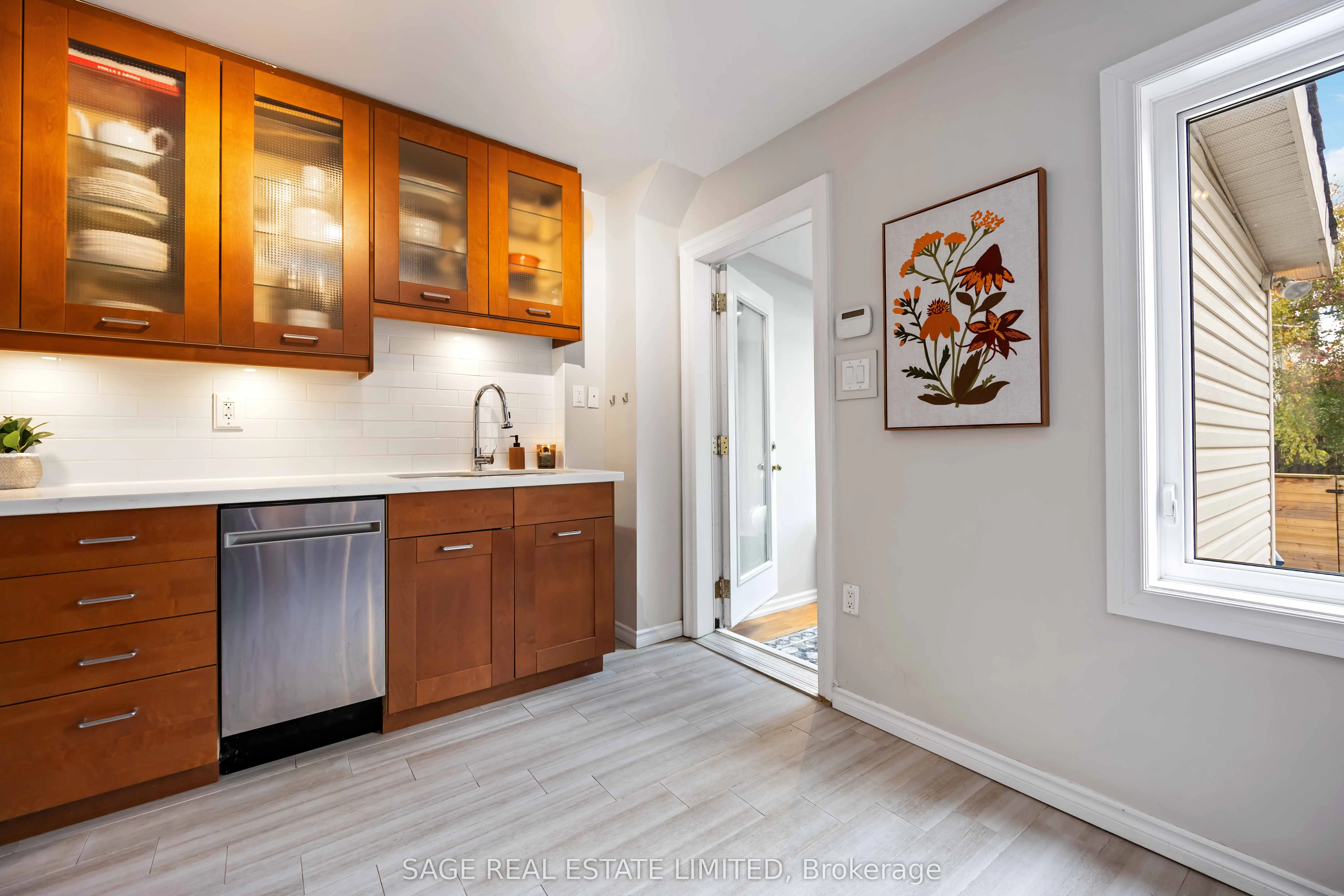 552 Victoria Park Avenue, ON M4E 3T5