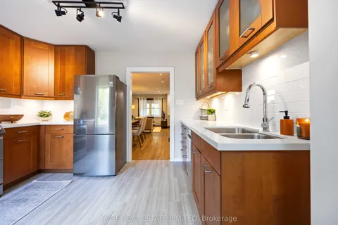 552 Victoria Park Avenue, ON M4E 3T5