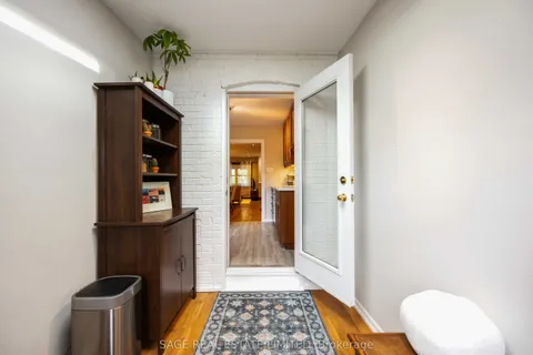 552 Victoria Park Avenue, ON M4E 3T5