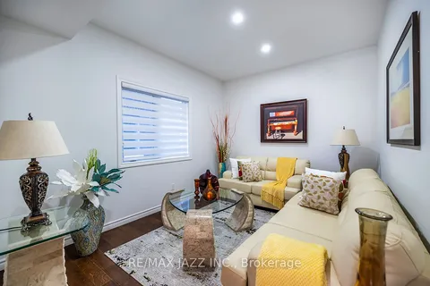 10 Thomas Bird Street, ON L1C 7C9