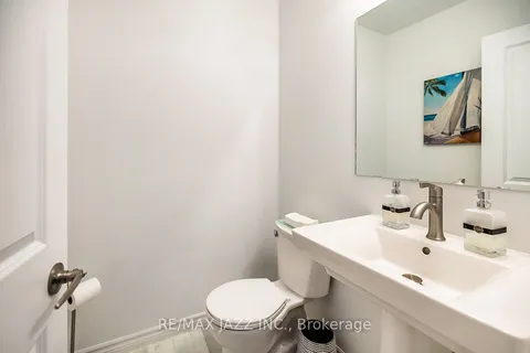 10 Thomas Bird Street, ON L1C 7C9