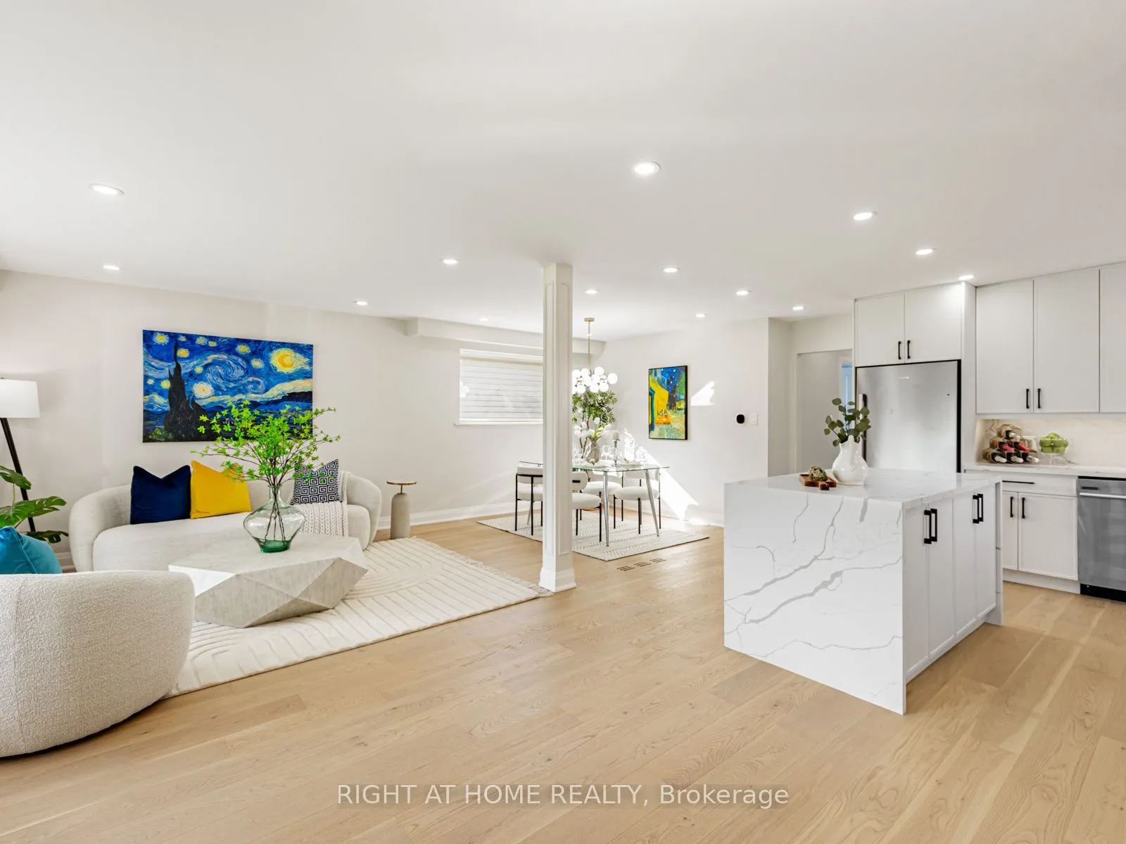 22 Jallan Drive, ON L1S 6J2