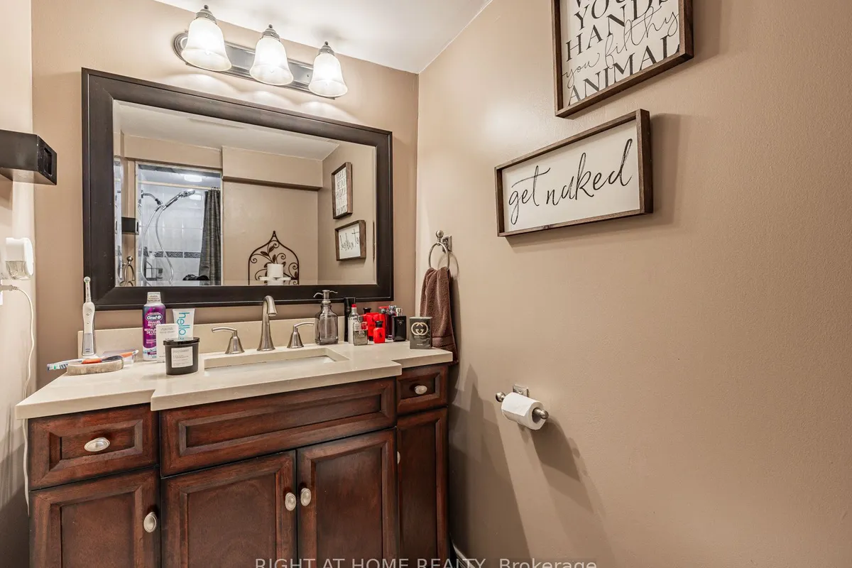 22 Jallan Drive, ON L1S 6J2