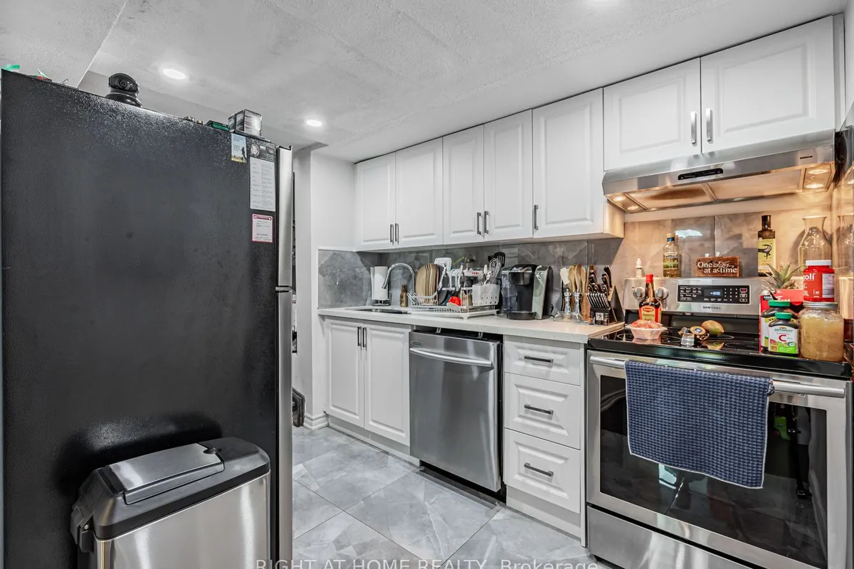 22 Jallan Drive, ON L1S 6J2