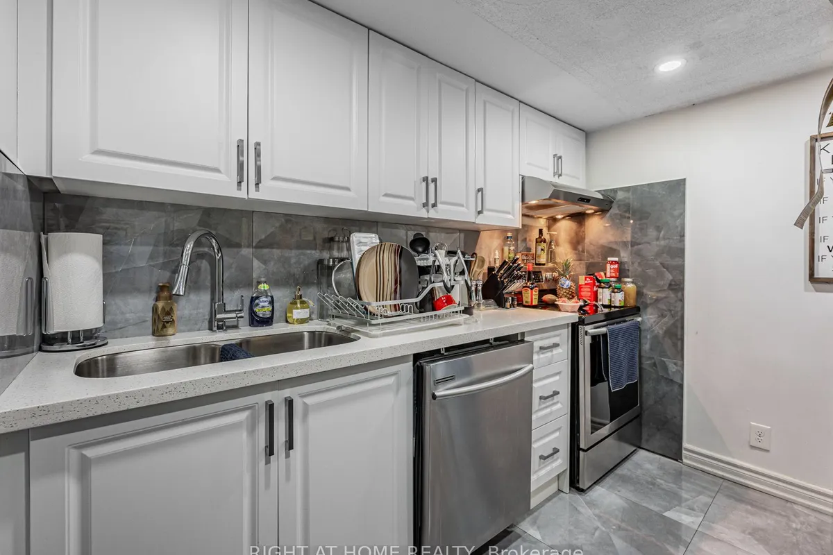 22 Jallan Drive, ON L1S 6J2