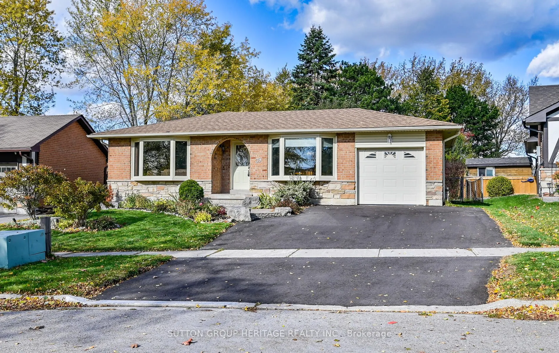 39 Anstead Crescent, ON L1S 3X4