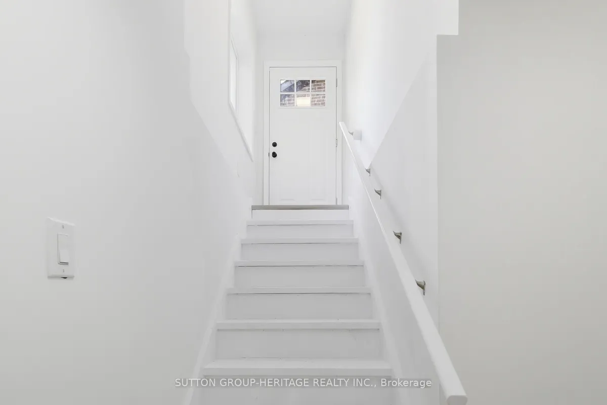 39 Anstead Crescent, ON L1S 3X4