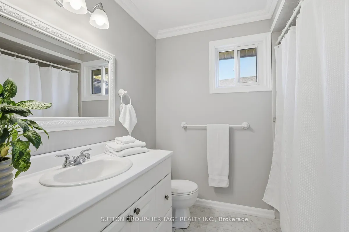 39 Anstead Crescent, ON L1S 3X4