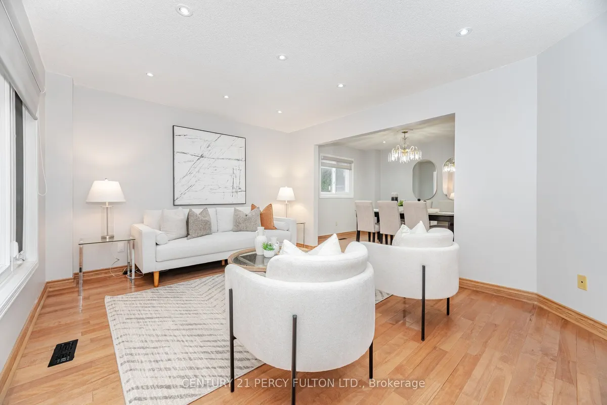 24 Carle Crescent, ON L1T 3T8