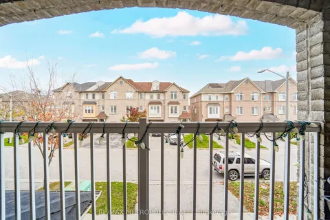 28 Talbotshire Street, ON L1S 0A6