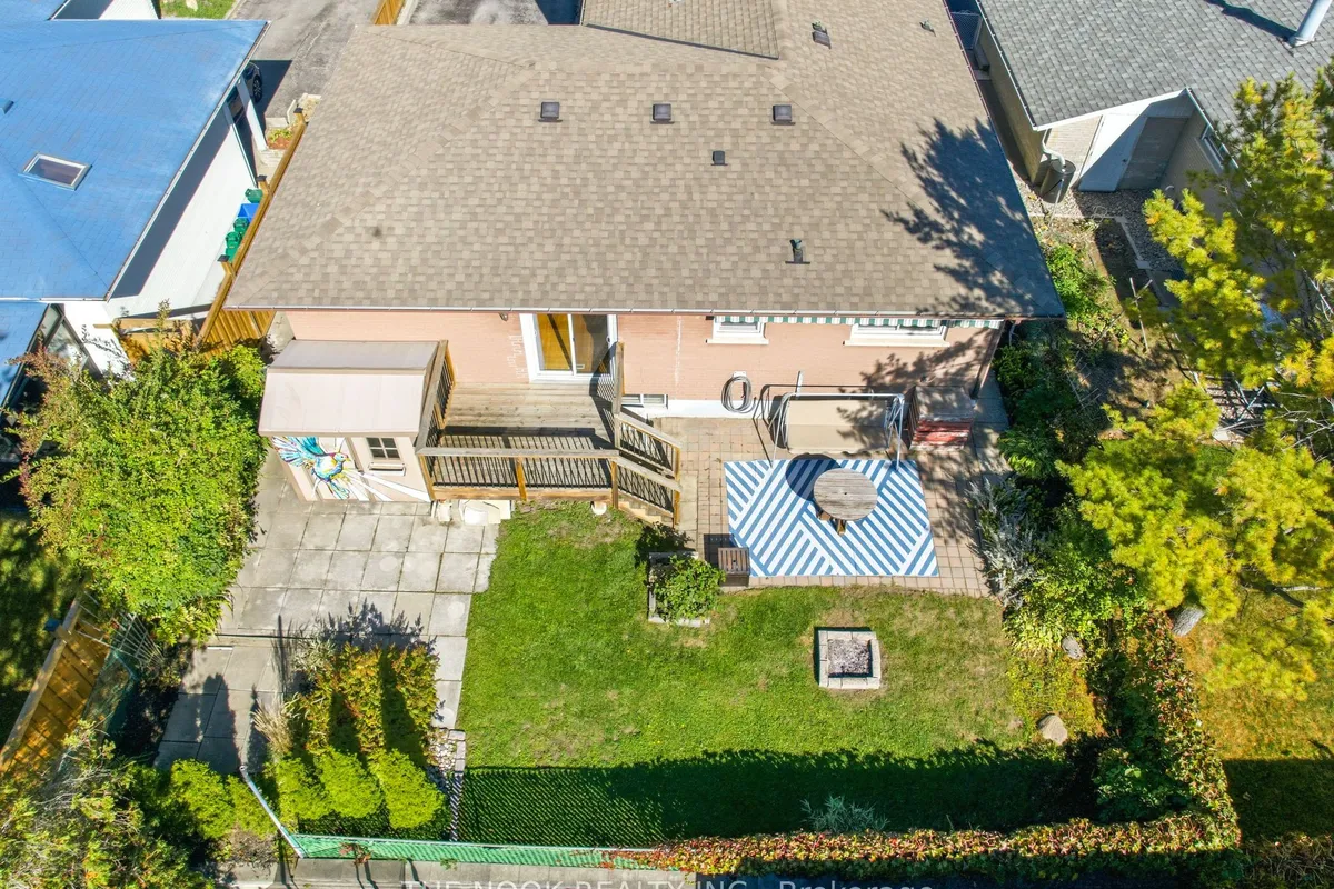 953 Essa Crescent, ON L1W 2J2