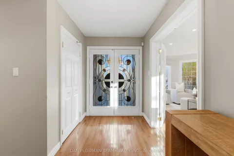 8 Aldcroft Crescent, ON L1C 4P1