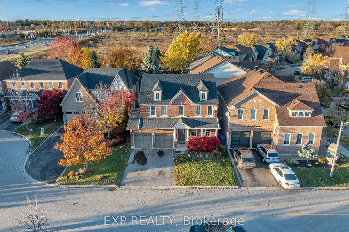 11 Welbourne Court, ON L1T 4Y9