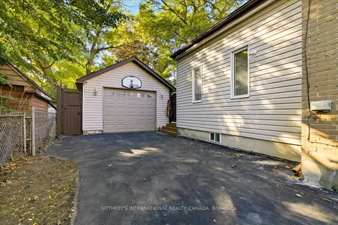 10 Roosevelt Avenue, ON L1S 2L2