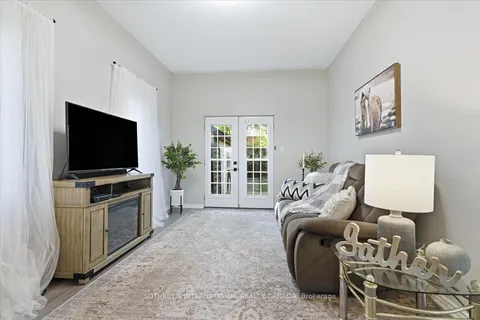 10 Roosevelt Avenue, ON L1S 2L2