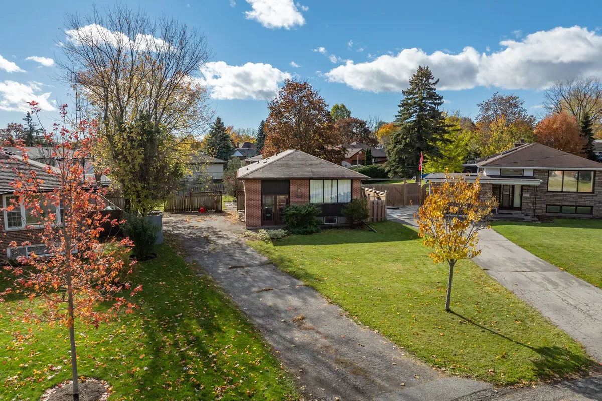 23 Sunset Road, ON L1C 2E5