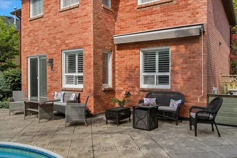 8 Withay Drive, ON L1T 3J6