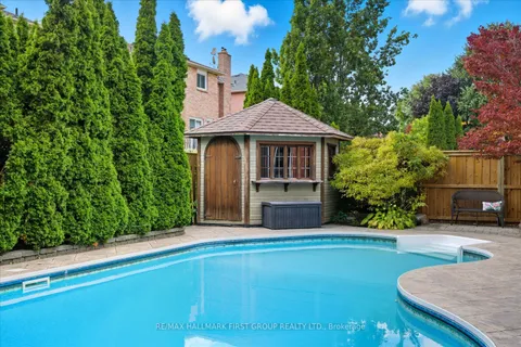 8 Withay Drive, ON L1T 3J6