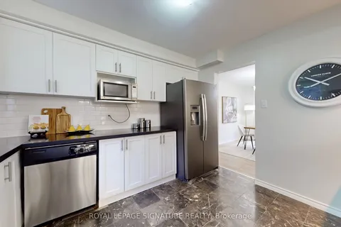 28 Longfellow Court, ON L1N 6V7