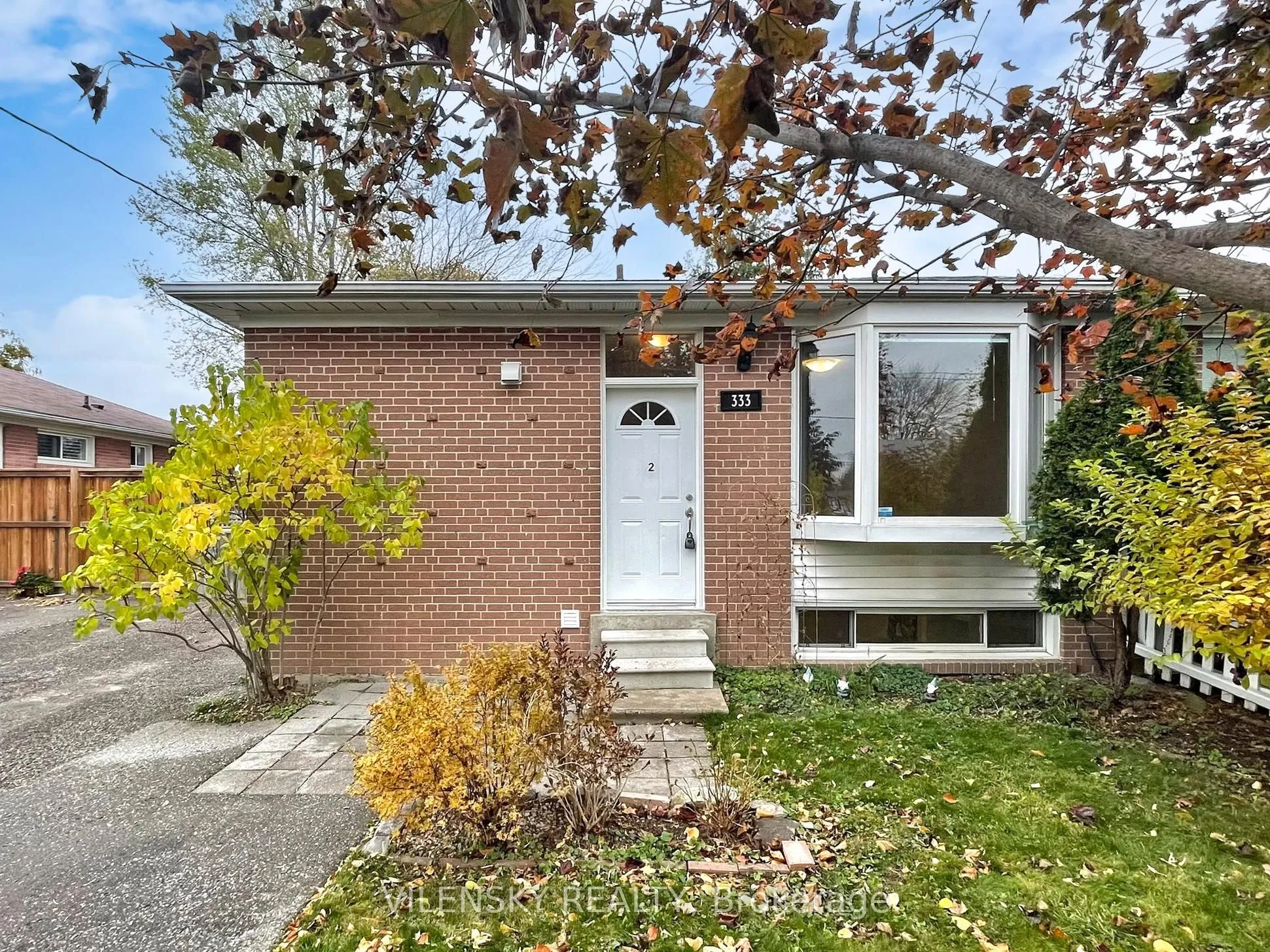 Semi-Detached  5 bedroom 2 bathroom at 333 Rosedale Drive in Whitby - MLS# E12521738