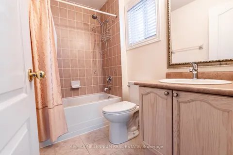 25 Bevan Crescent, ON L1T 4N3