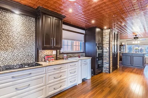 172 Melissa Crescent, ON L1N 8G8