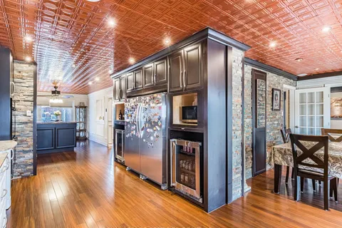 172 Melissa Crescent, ON L1N 8G8