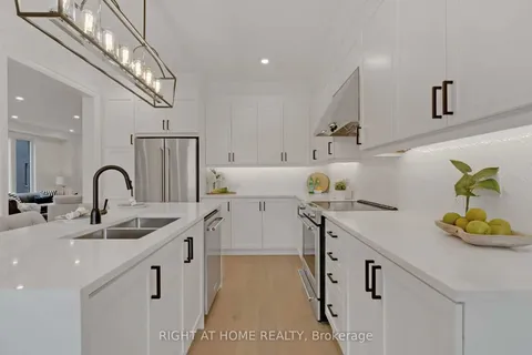 135 Courvier Crescent, ON L1C 0E8