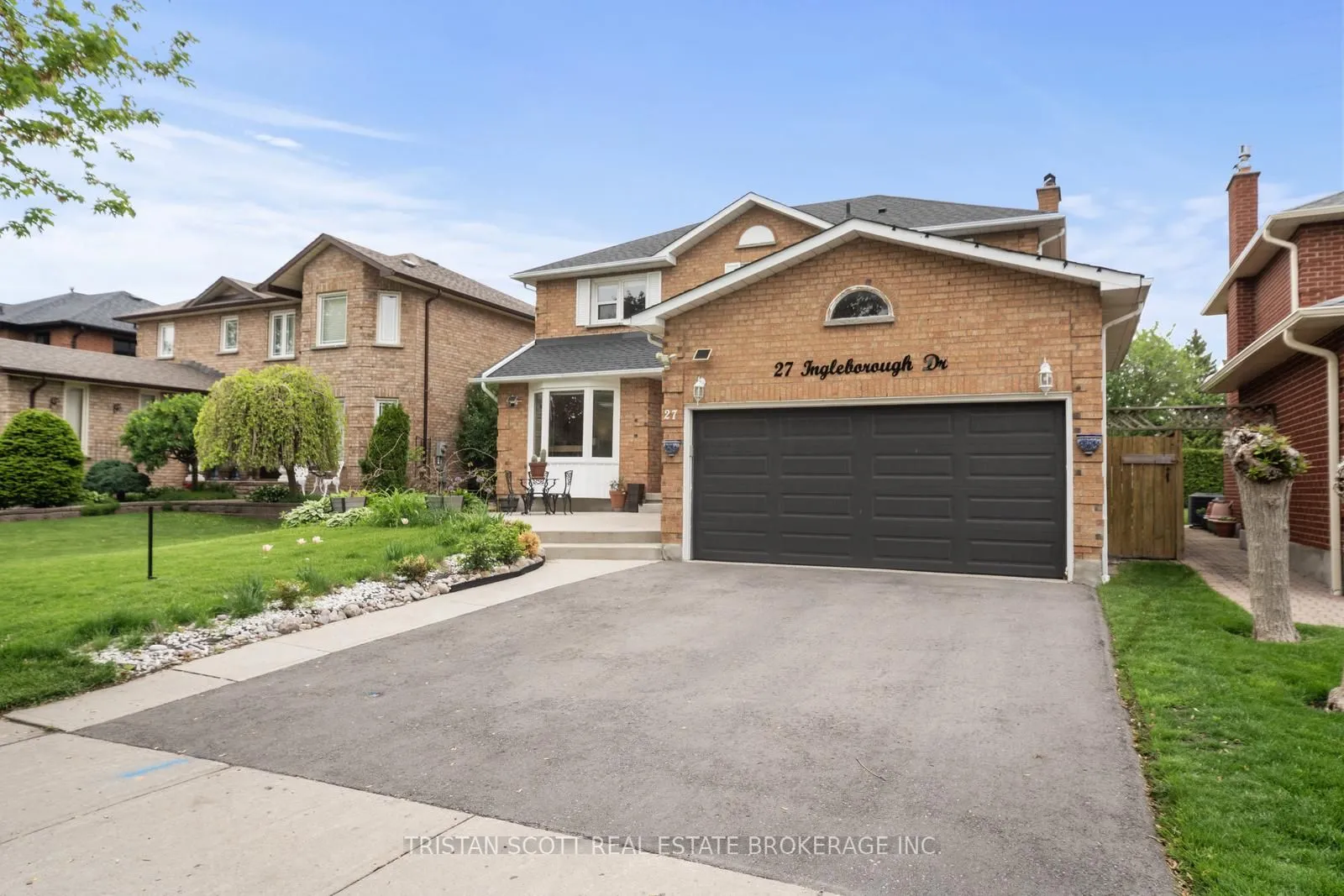 27 Ingleborough Drive, ON L1N 8J9