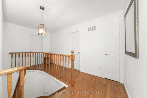 27 Ingleborough Drive, ON L1N 8J9