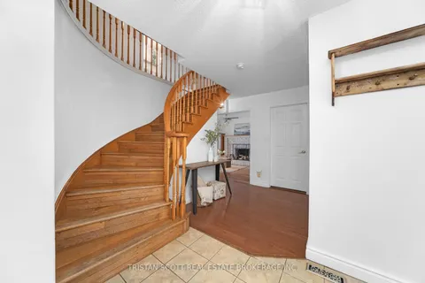 27 Ingleborough Drive, ON L1N 8J9