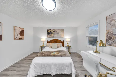 431 Cobblehill Drive, ON L1K 1Y6