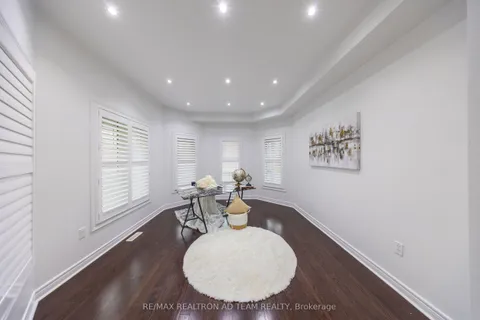 16 Snowling Drive, ON L1Z 0M2