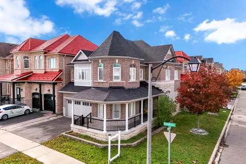 16 Snowling Drive, ON L1Z 0M2