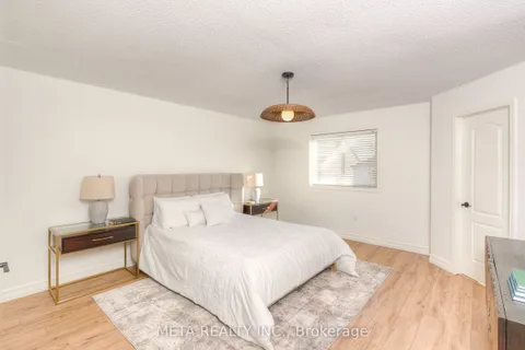 17 Brownridge Place, ON L1P 1W3