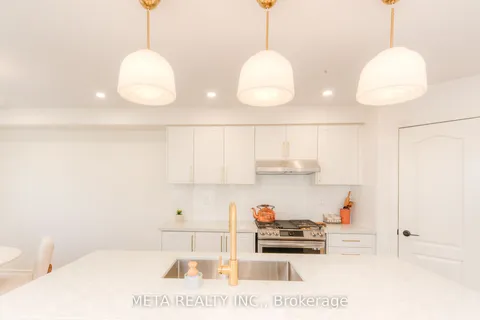 17 Brownridge Place, ON L1P 1W3