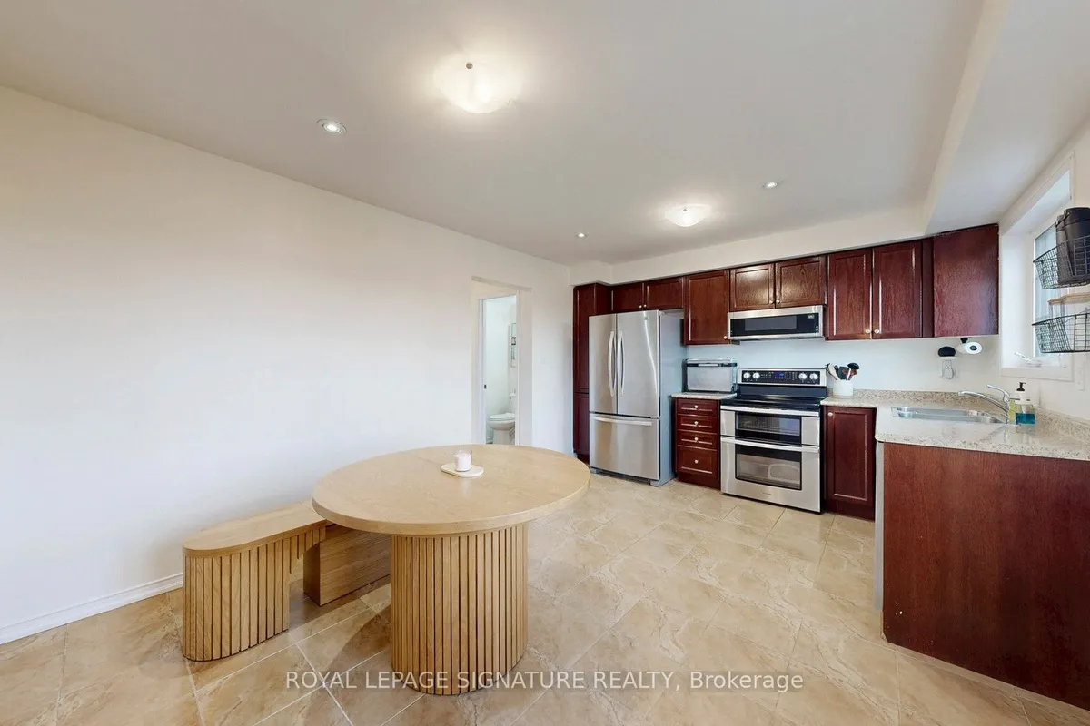 459 Rossland Road, ON L1Z 0K8